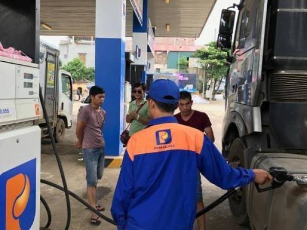 petrolimex-quy-binh-on-gia-xang-dau-giam-63-ty-dong